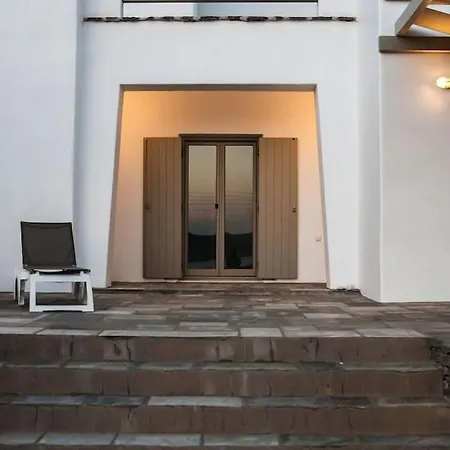 Aelia Serenity, Kampos